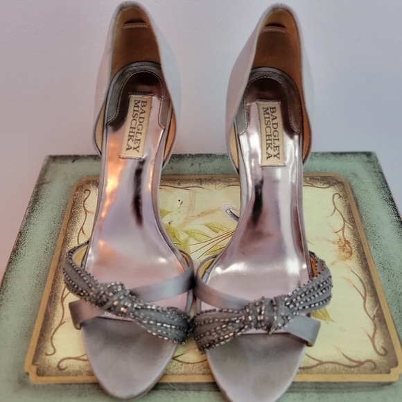 Badgley Mischka Satin and Bead Sandal Pump Size 7 1/2 - Picture 9 of 10